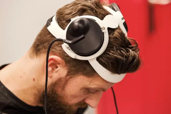 Sensors on Gert-Jan's head transmit his brain signals from an implant to a computer