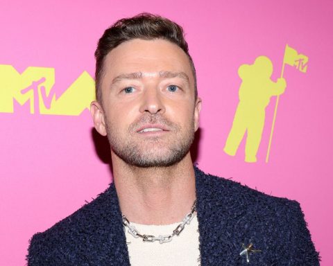 Court officers have told the BBC that Singer Justin Timberlake has been detained in New York and is expected to be formally charged soon.