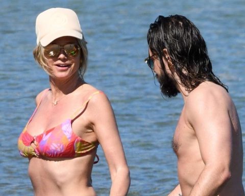 The supermodel, 51, was seen spending some time on the shore with her hubby and children on the island of Sardinia before flying off to France.